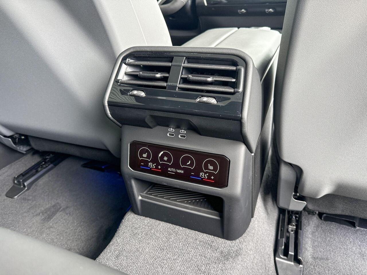 BMW 5-SERIE Sedan 530e M Sportpakket Pro / Innovation Pack / Travel Pack / Comfort Pack / Panoramadak / Trekhaak