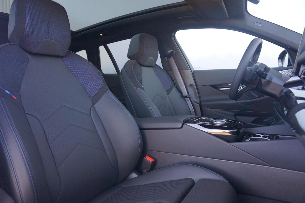 BMW 5-SERIE Touring 550e xDrive M Sportpakket Pro Panoramadak / Driving Assistant Professional / Bowers & Wilkins / Stoelventilatie / Trekhaak