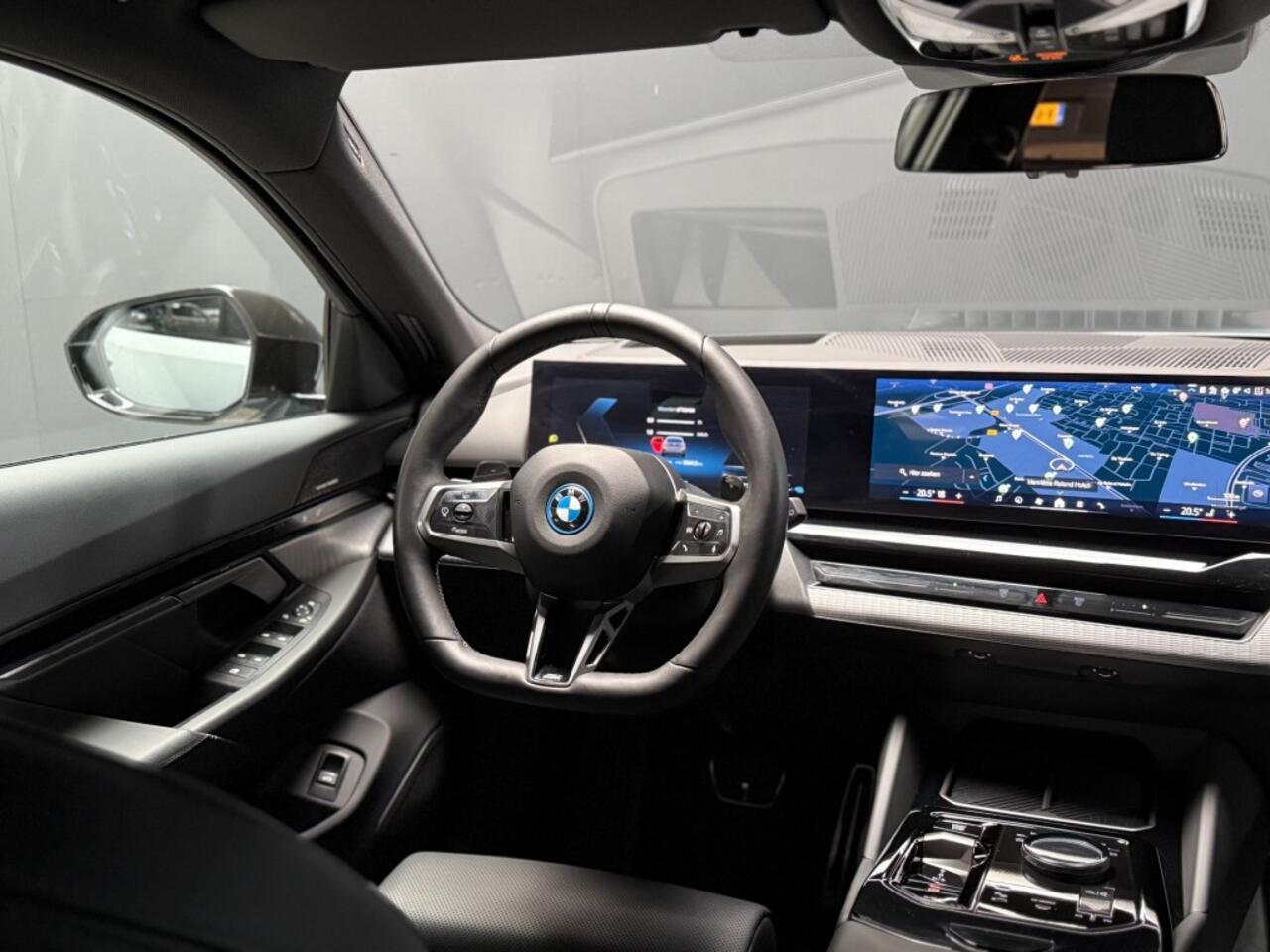 BMW 5-SERIE 530e xDrive M-Sport 299pk Pro-20 inch trekhaak pano key-less