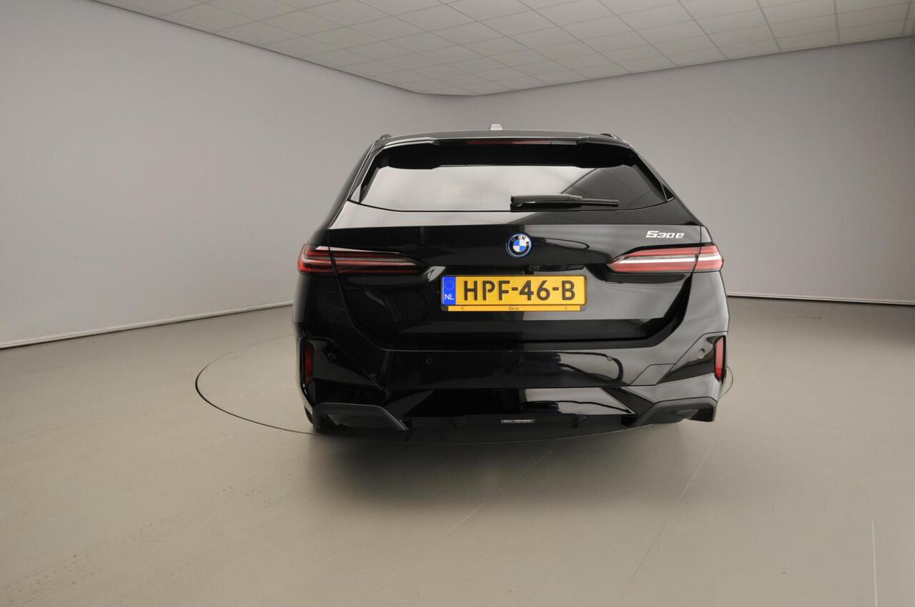 BMW 5-SERIE Touring 530e | M-Sportpakket | LED | Navigatie | Schuifdak | Trekhaak | Sportstoelen | DAB | Harman-kardon sound | Alu 19 inch