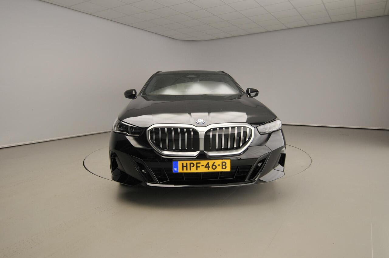 BMW 5-SERIE Touring 530e | M-Sportpakket | LED | Navigatie | Schuifdak | Trekhaak | Sportstoelen | DAB | Harman-kardon sound | Alu 19 inch