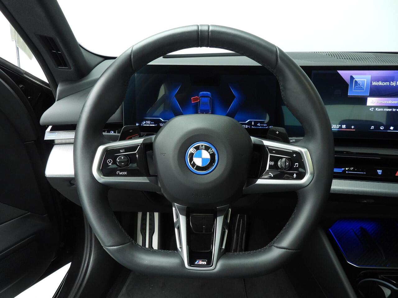 BMW 5-SERIE Sedan 530e | M-Sportpakket | LED | HUD | Schuifdak | Active cruise | Comfortzetels | DAB | Harman-kardon sound | Alu 20 inch