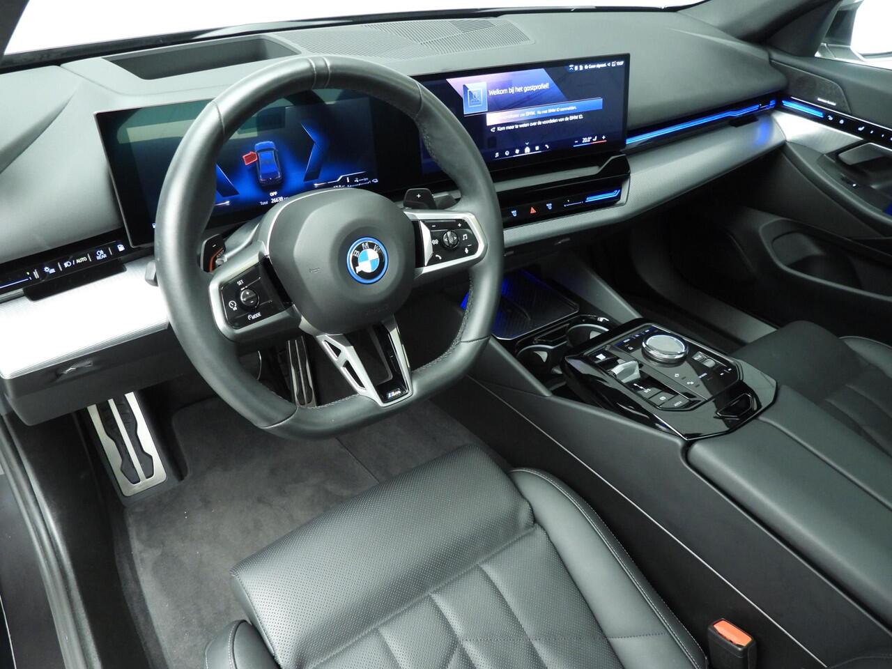 BMW 5-SERIE Sedan 530e | M-Sportpakket | LED | HUD | Schuifdak | Active cruise | Comfortzetels | DAB | Harman-kardon sound | Alu 20 inch