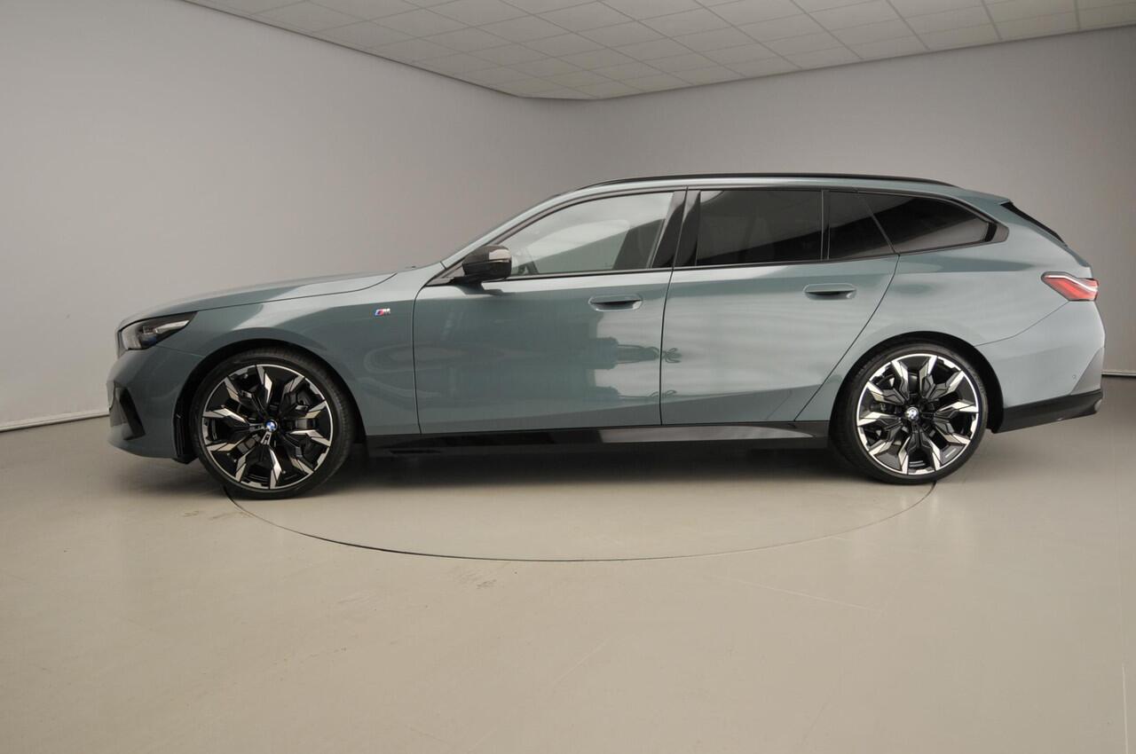 BMW 5-SERIE Touring 540d xDrive | M-Sportpakket | LED | HUD | Schuifdak | Active cruise | Elektr. zetels | DAB | Bowers & Wilkins sound | Alu 21 inch