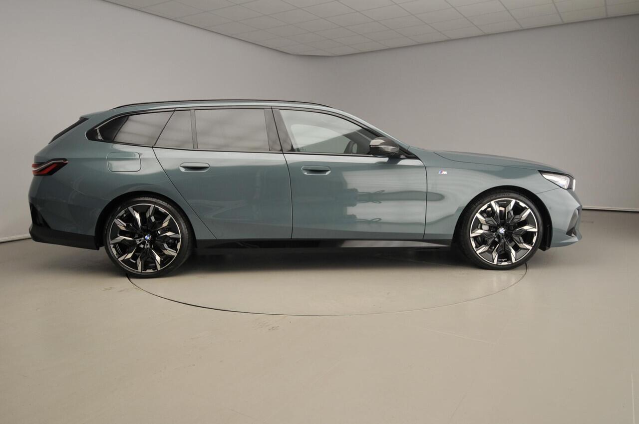 BMW 5-SERIE Touring 540d xDrive | M-Sportpakket | LED | HUD | Schuifdak | Active cruise | Elektr. zetels | DAB | Bowers & Wilkins sound | Alu 21 inch