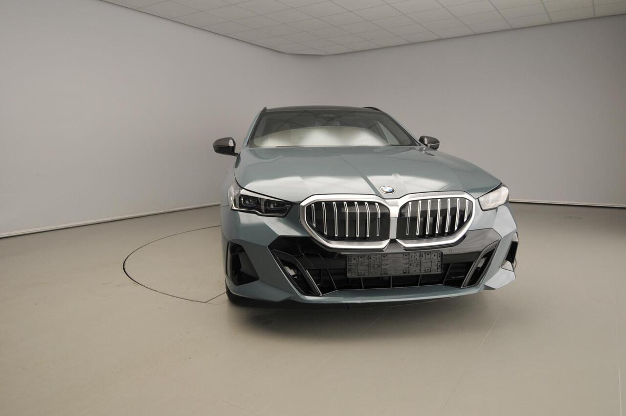 BMW 5-SERIE Touring 540d xDrive | M-Sportpakket | LED | HUD | Schuifdak | Active cruise | Elektr. zetels | DAB | Bowers & Wilkins sound | Alu 21 inch