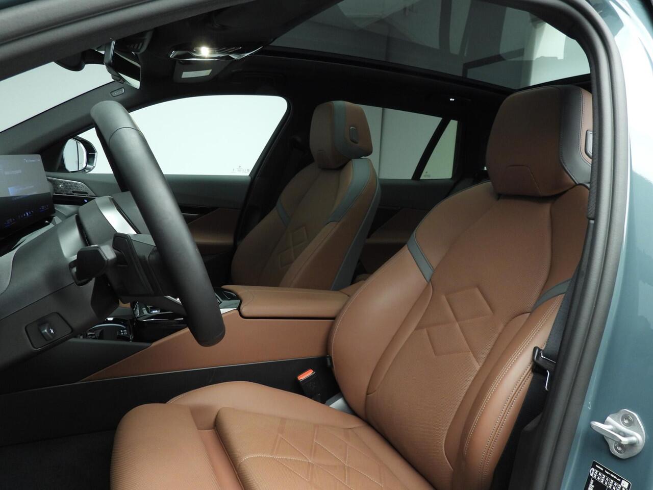 BMW 5-SERIE Touring 540d xDrive | M-Sportpakket | LED | HUD | Schuifdak | Active cruise | Elektr. zetels | DAB | Bowers & Wilkins sound | Alu 21 inch