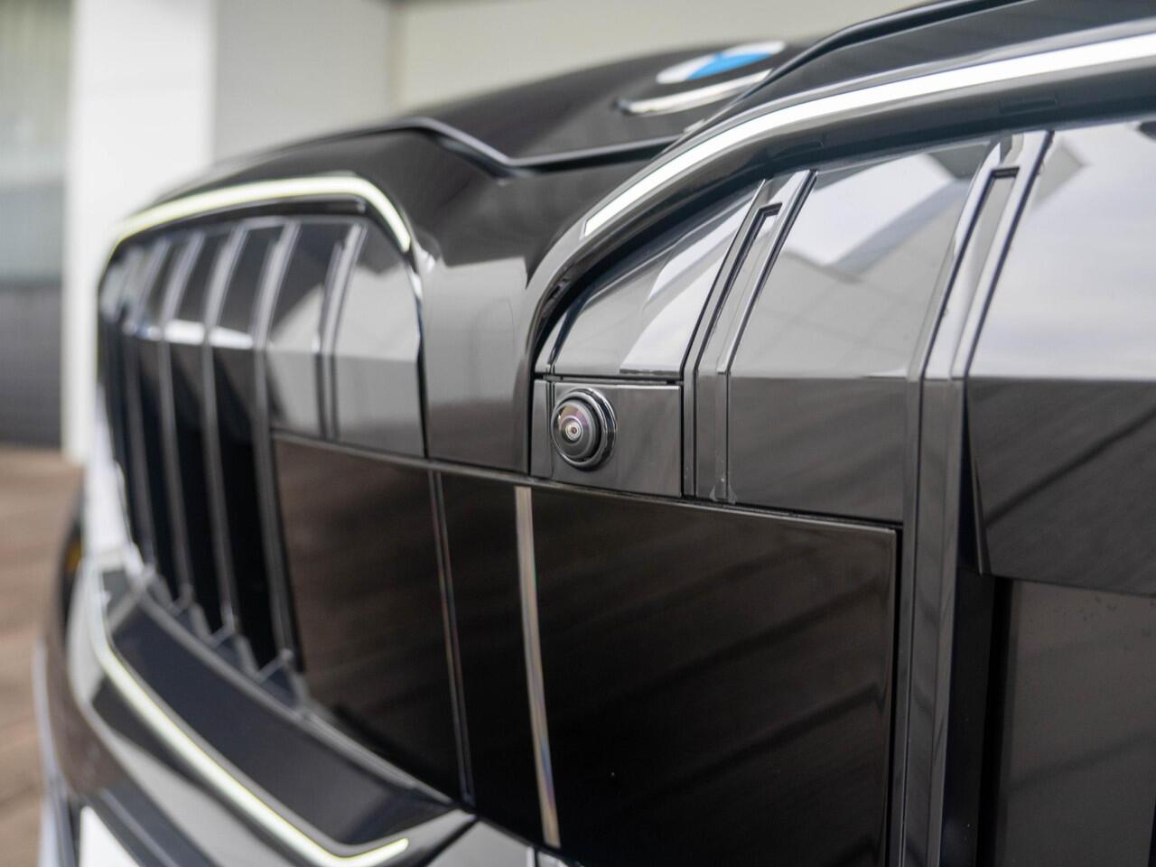 BMW 5-SERIE Touring 550e xDrive | M Sportpakket Pro | Innovation Pack | Verwarmd Stuurwiel | Comfort Access | Panoramadak | Stoelventilatie | Stoelverwarming | Bowers & Wilkins | Trekhaak