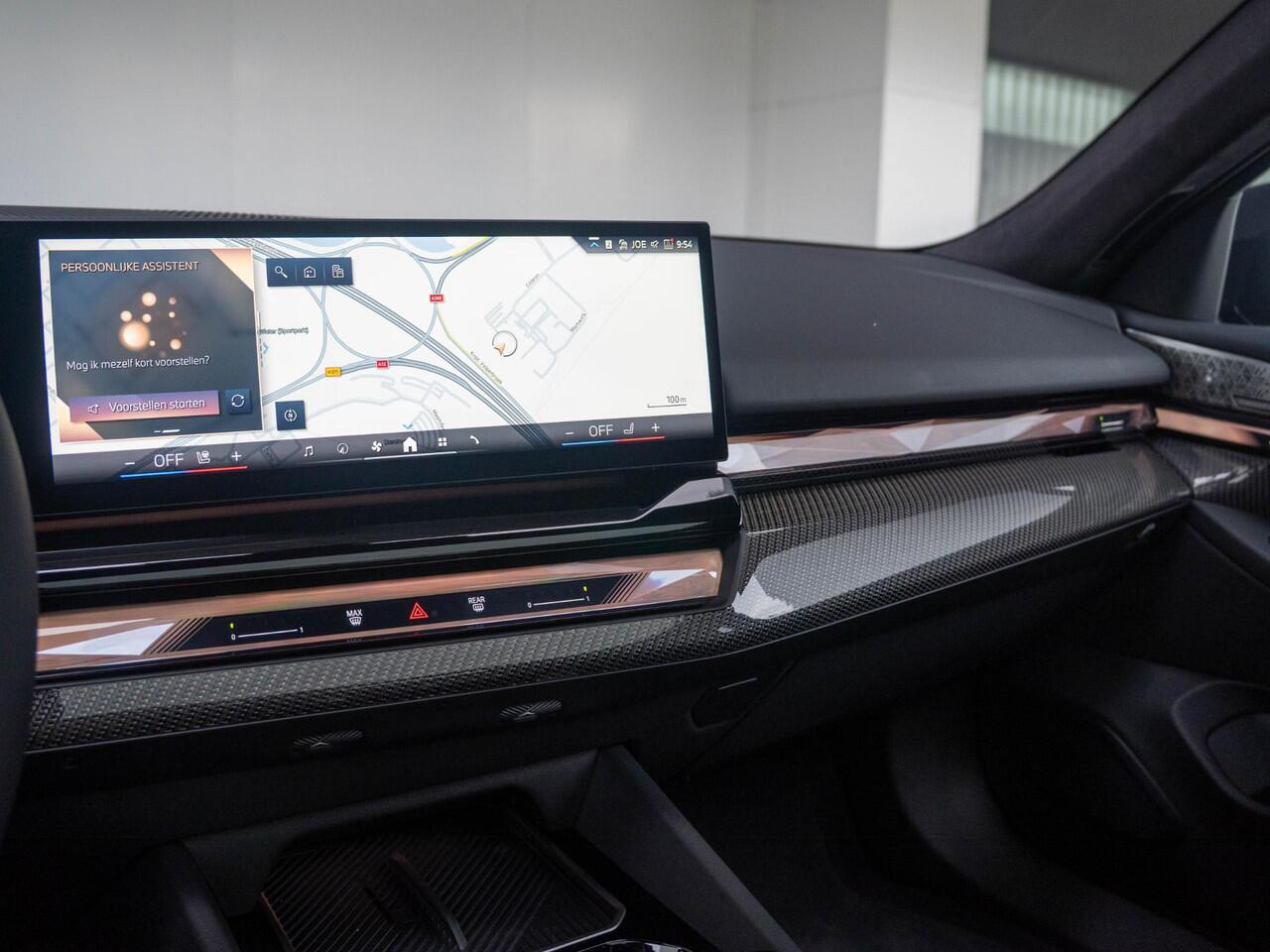 BMW 5-SERIE Touring 550e xDrive | M Sportpakket Pro | Innovation Pack | Verwarmd Stuurwiel | Comfort Access | Panoramadak | Stoelventilatie | Stoelverwarming | Bowers & Wilkins | Trekhaak