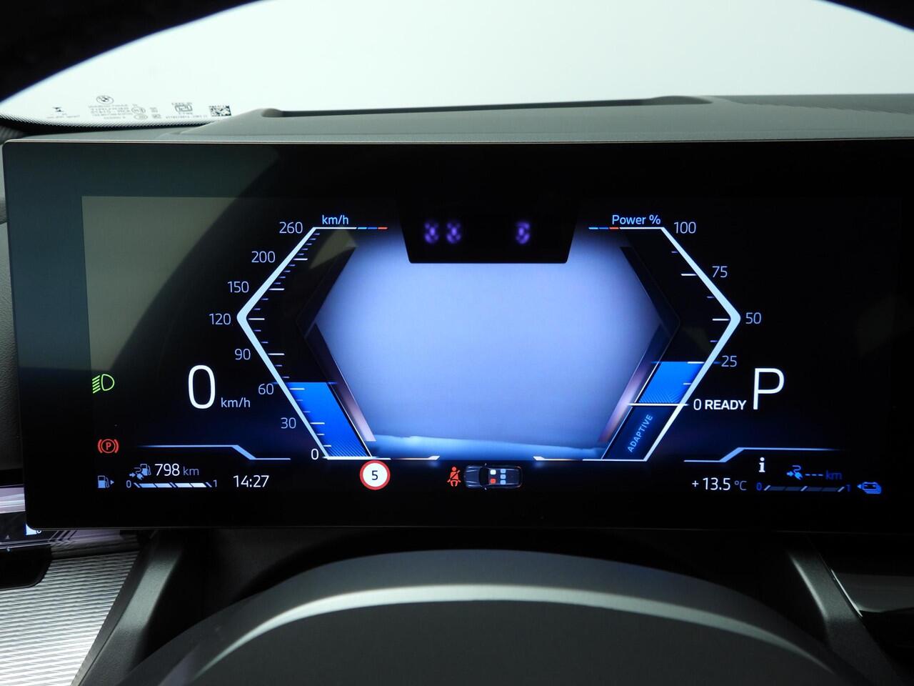 BMW 5-SERIE Touring 550e xDrive | M-Sportpakket | LED | Leder | HUD | M-zetels | Active cruise | Keyles go | Adaptief onderstel | DAB | Harman-kardon sound | Alu 20 inch