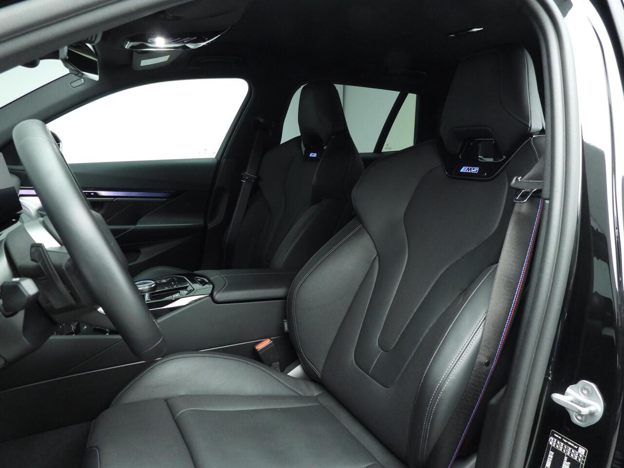 BMW 5-SERIE Touring 550e xDrive | M-Sportpakket | LED | Leder | HUD | M-zetels | Active cruise | Keyles go | Adaptief onderstel | DAB | Harman-kardon sound | Alu 20 inch