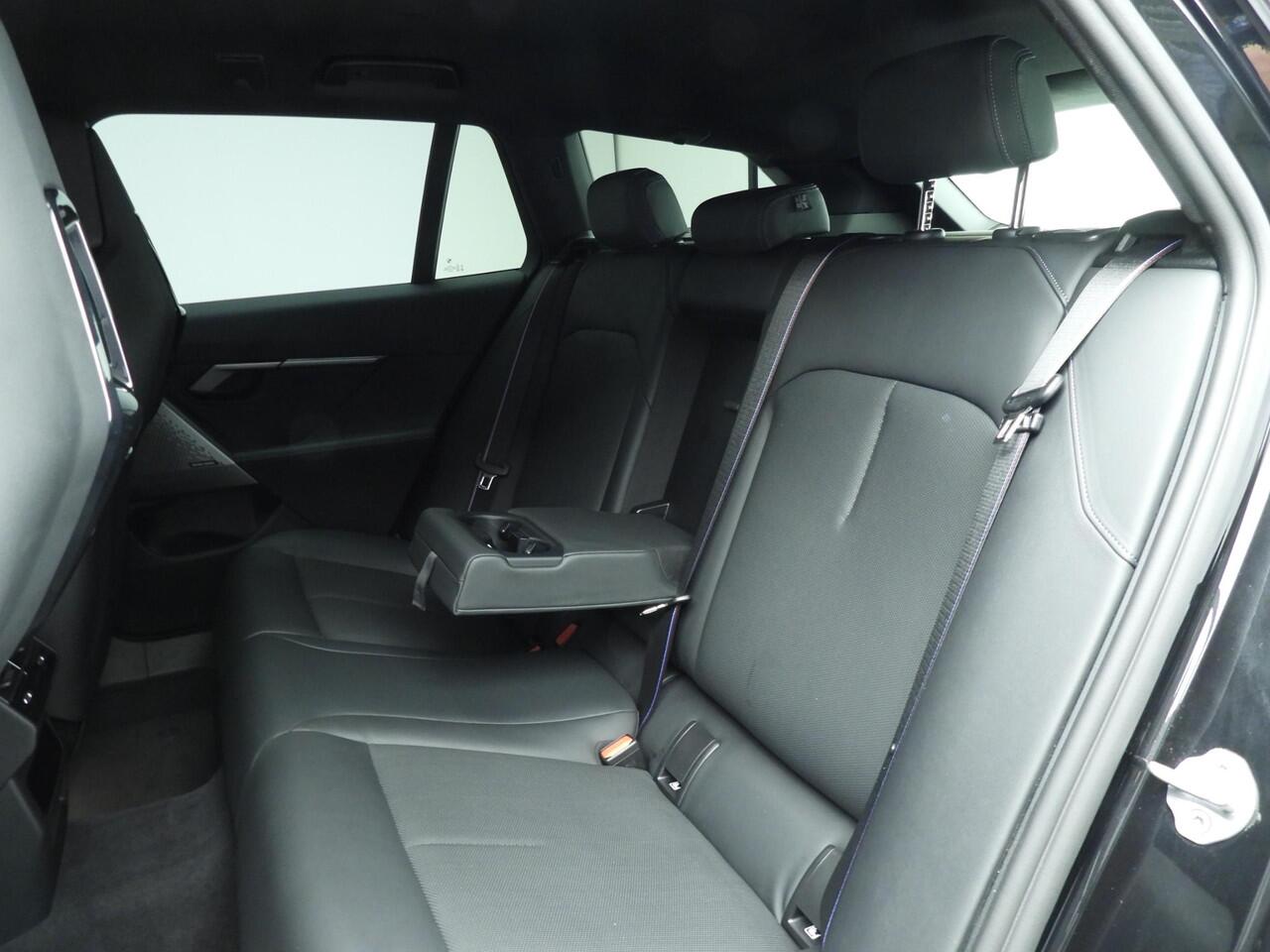 BMW 5-SERIE Touring 550e xDrive | M-Sportpakket | LED | Leder | HUD | M-zetels | Active cruise | Keyles go | Adaptief onderstel | DAB | Harman-kardon sound | Alu 20 inch