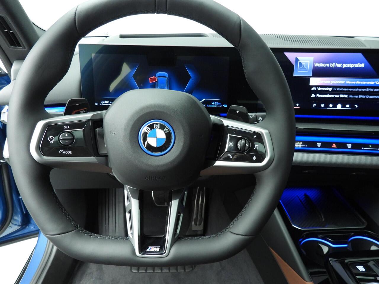 BMW 5-SERIE Touring 530e | M Sportpakket Pro | Individual Lak | Innovation Pack | Comfort Pack | Travel Pack | Trekhaak