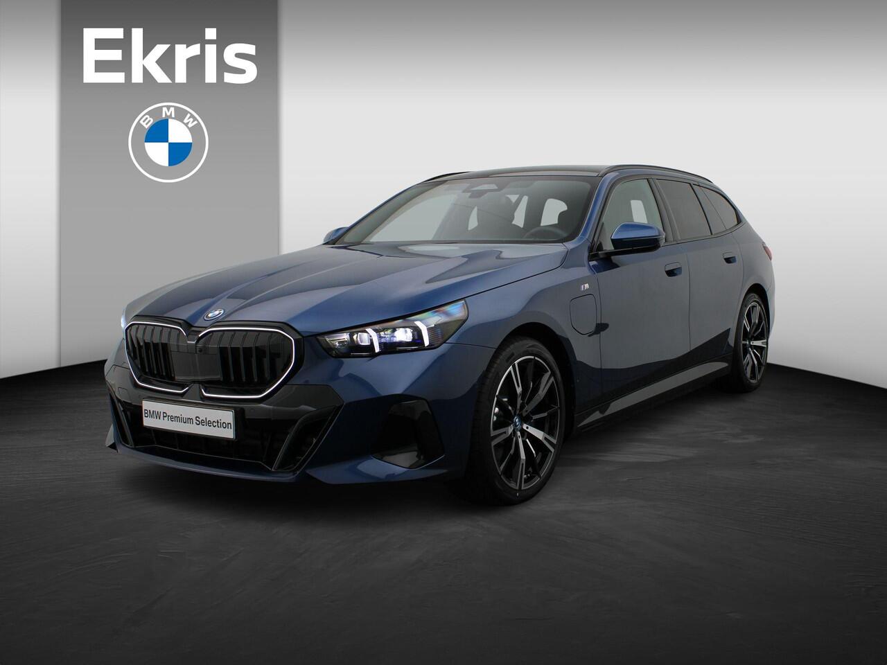 BMW 5-SERIE Touring 530e M Sportpakket Pro | Innovation Pack | Travel Pack | Comfort Pack | Stuurwielrand Verwarmd | Adaptief Onderstel Professional | Trekhaak | Panoramadak | Stoelventilatie | Bowers & Wilkins | 20''
