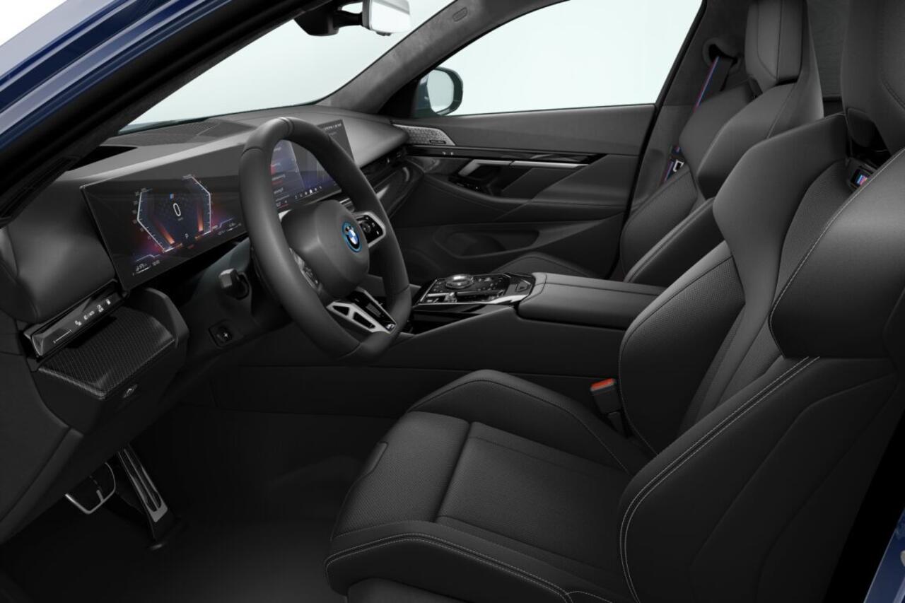 BMW 5-SERIE Touring 550e xDrive | M Sport Pro | Innovation Pack | Travel Pack | Comfort Pack | Trekhaak