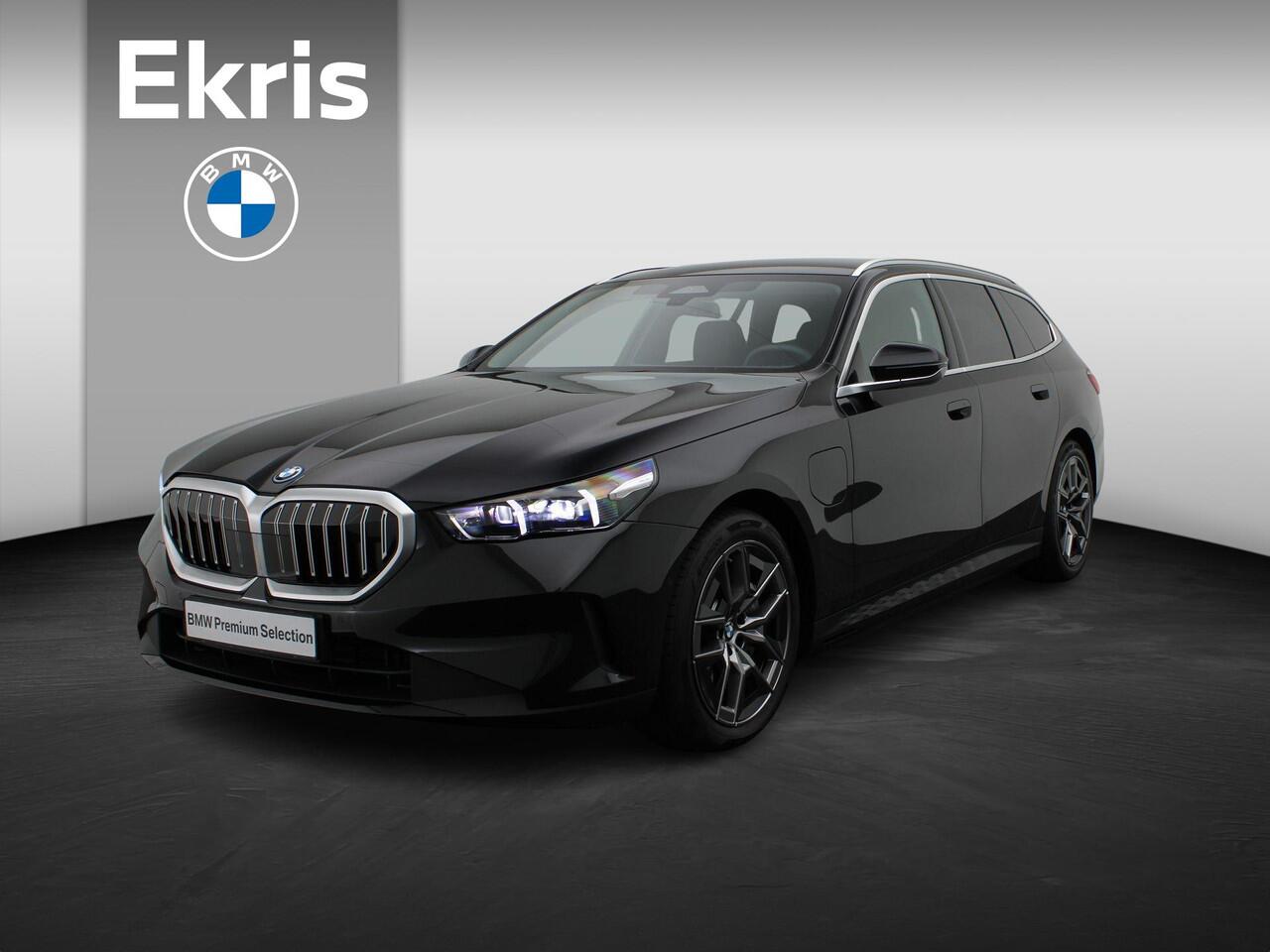 BMW 5-SERIE Touring 550e xDrive Driving Assistant | Achteruitrijcamera | Stoelventilatie | Harman-Kardon | Trekhaak | 19''
