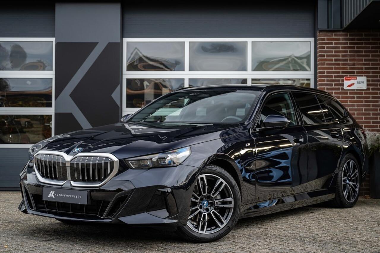 BMW 5-SERIE 530e M Sport | Shadow | Camera | Elek. Trekhaak | Driving Ass. Plus | 19 Inch |