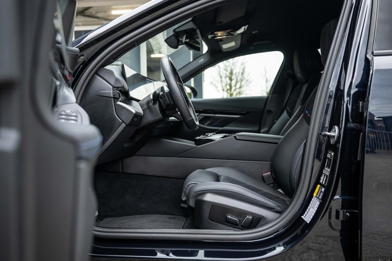 BMW 5-SERIE 530e M Sport | Shadow | Camera | Elek. Trekhaak | Driving Ass. Plus | 19 Inch |