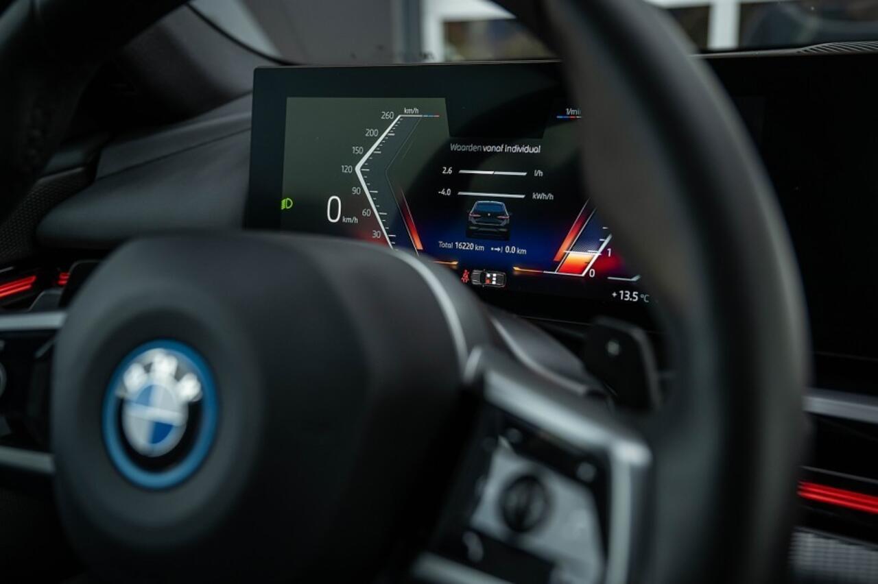 BMW 5-SERIE 530e M Sport | Shadow | Camera | Adap. led | Driving Ass. Plus | 19' Inch |