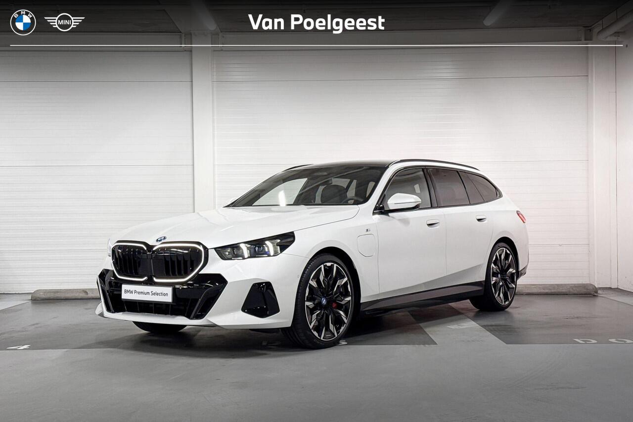 BMW 5-SERIE Touring 550e xDrive | M-Sport Pro | Pano | Bowers & Wilkins | Trekhaak