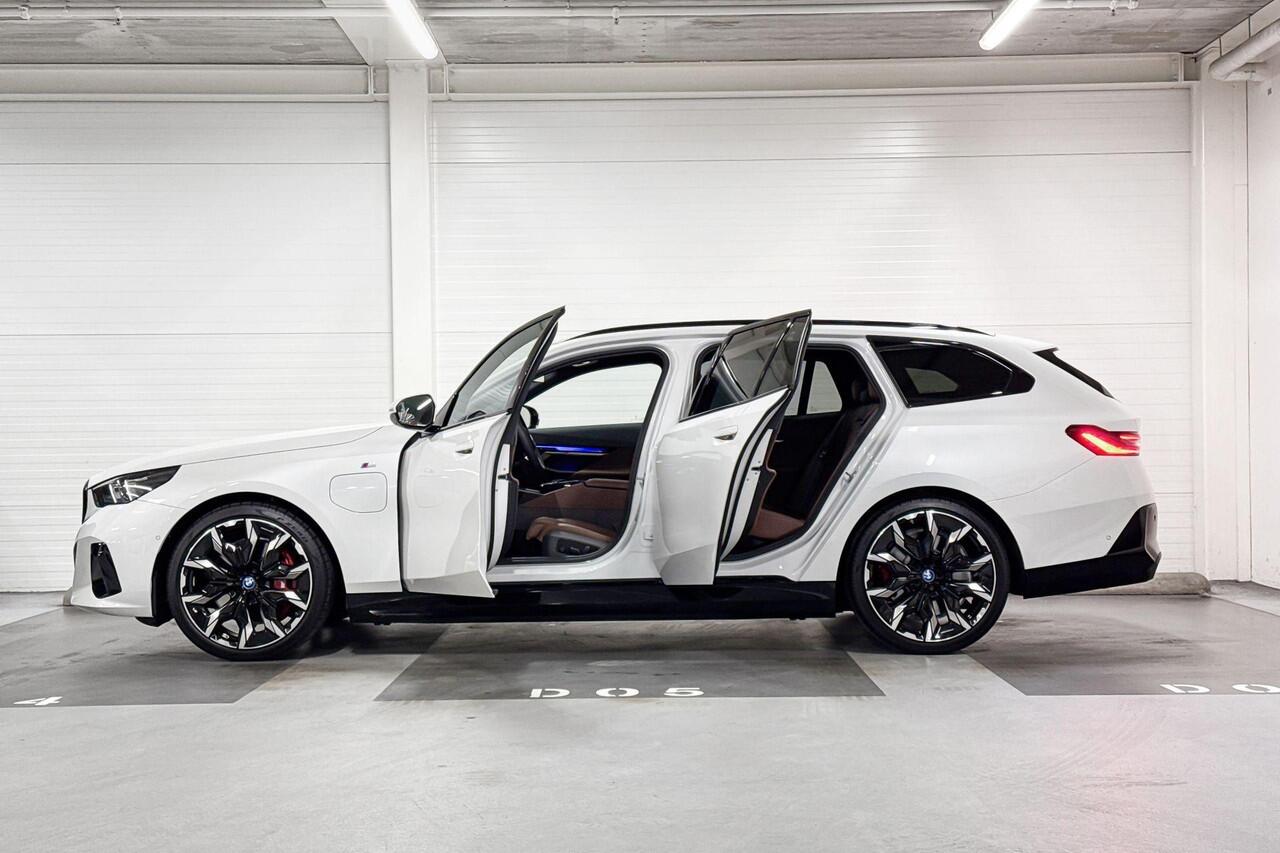 BMW 5-SERIE Touring 550e xDrive | M-Sport Pro | Pano | Bowers & Wilkins | Trekhaak