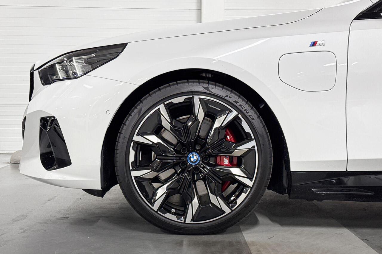 BMW 5-SERIE Touring 550e xDrive | M-Sport Pro | Pano | Bowers & Wilkins | Trekhaak