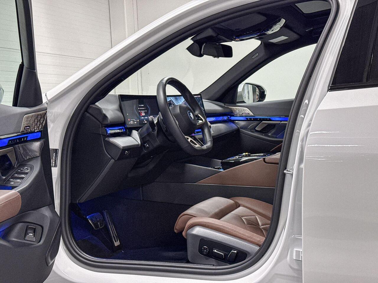 BMW 5-SERIE Touring 550e xDrive | M-Sport Pro | Pano | Bowers & Wilkins | Trekhaak