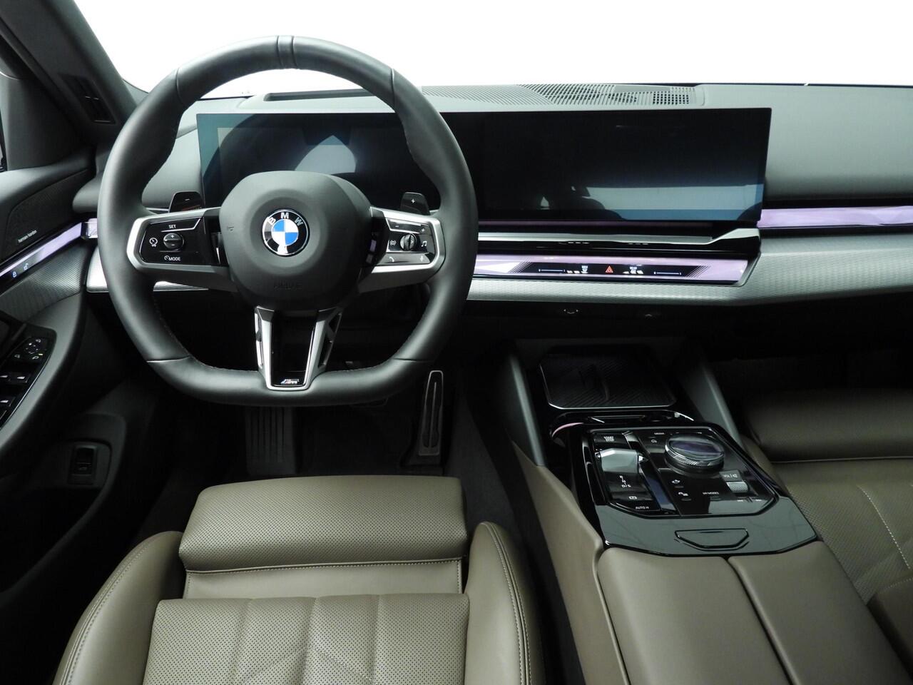 BMW 5-SERIE Sedan 520i | M-Sportpakket | LED | Leder | HUD | Elektr. zetels | Sportstoelen | DAB | Harman-kardon sound | Alu 20 inch