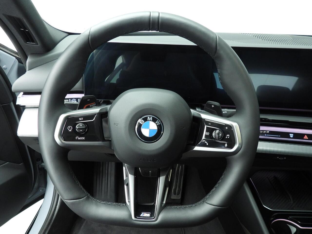 BMW 5-SERIE Sedan 520i | M-Sportpakket | LED | Leder | HUD | Elektr. zetels | Sportstoelen | DAB | Harman-kardon sound | Alu 20 inch