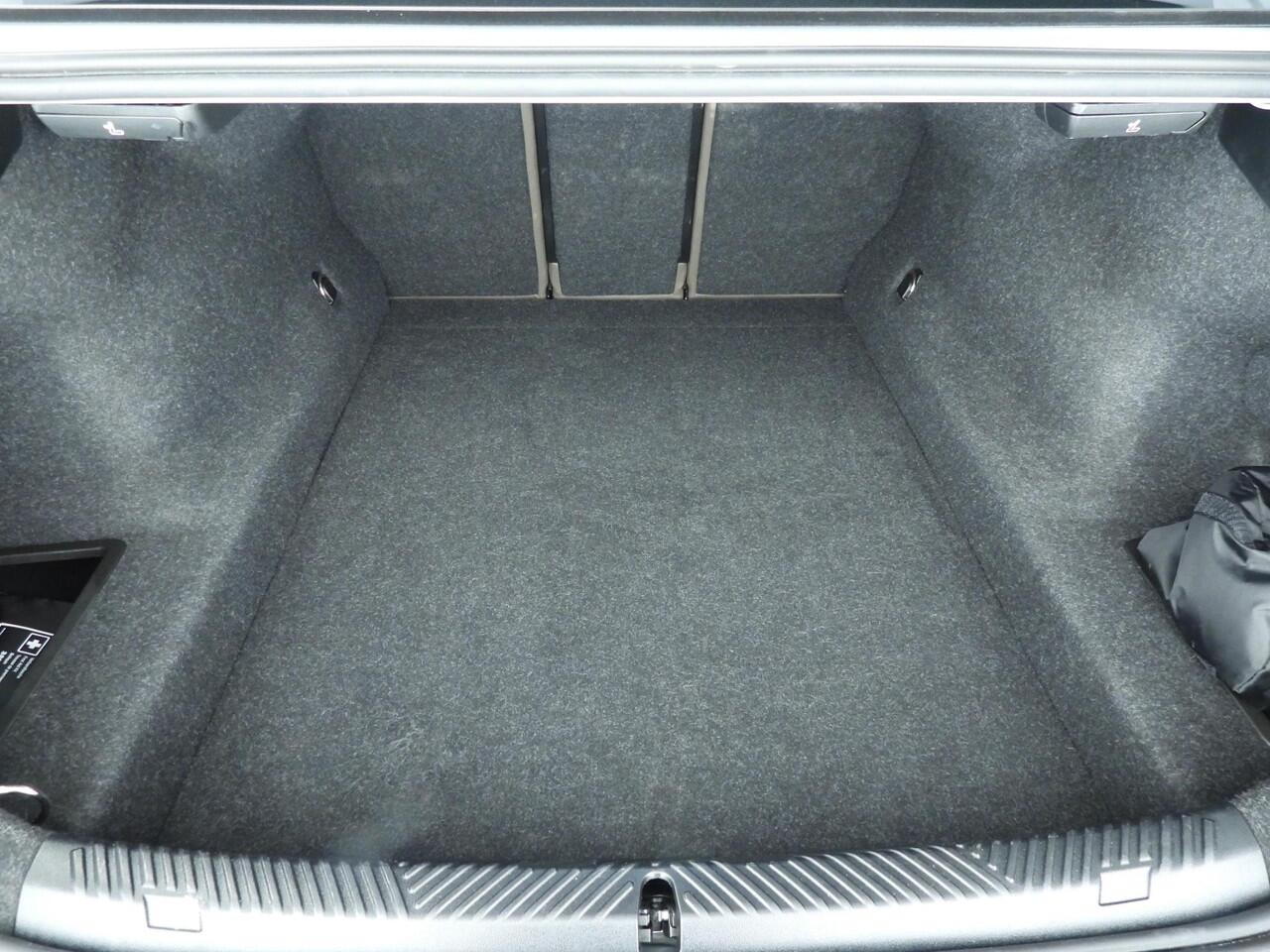 BMW 5-SERIE Sedan 520i | M-Sportpakket | LED | Leder | HUD | Elektr. zetels | Sportstoelen | DAB | Harman-kardon sound | Alu 20 inch