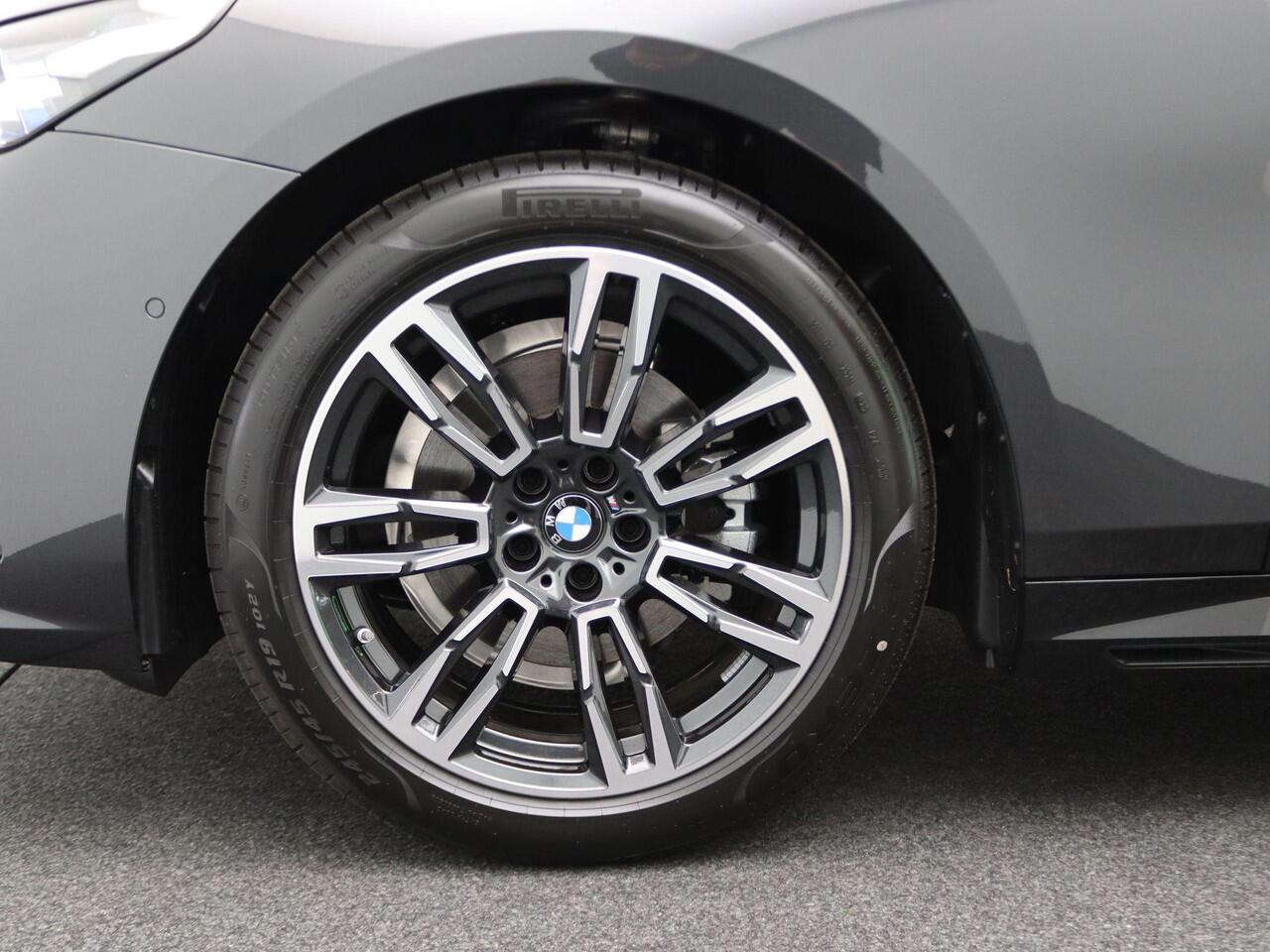 BMW 5-SERIE Touring 520i | M Sport Package | Equipment Package Pro | Travel Package