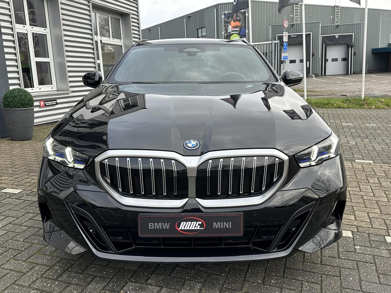 BMW 5-SERIE Touring 530e M Sport Edition Comfort toegang | Elect trekhaak | Origineel NL