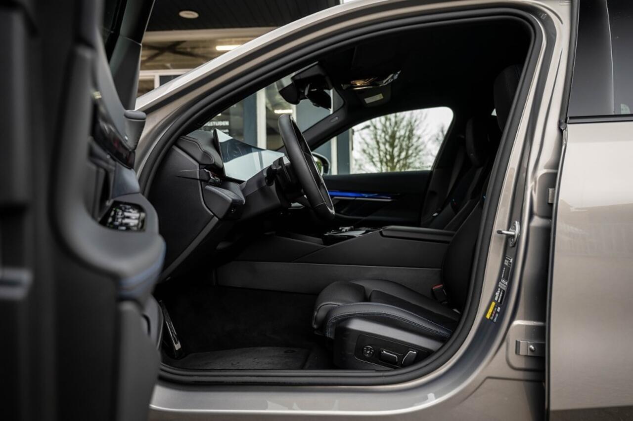 BMW 5-SERIE 530 xDrive M Sport | Harman/Kardon | Trekhaak | Camera | ACC | Leder | 19 Inch |