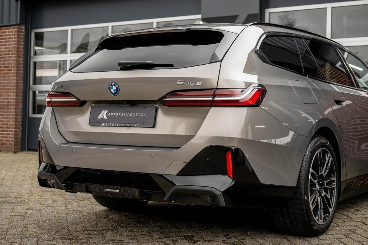BMW 5-SERIE 530 xDrive M Sport | Harman/Kardon | Trekhaak | Camera | ACC | Leder | 19 Inch |