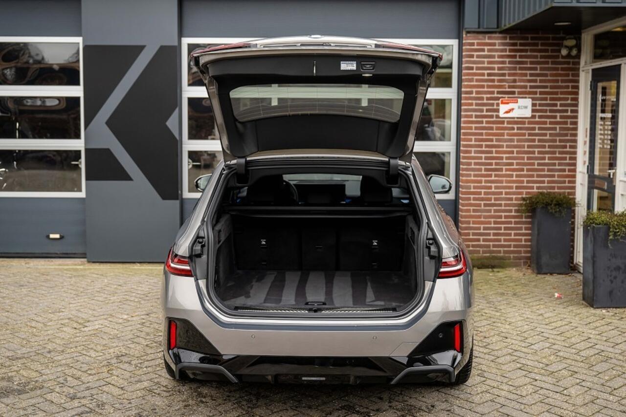 BMW 5-SERIE 530 xDrive M Sport | Harman/Kardon | Trekhaak | Camera | ACC | Leder | 19 Inch |