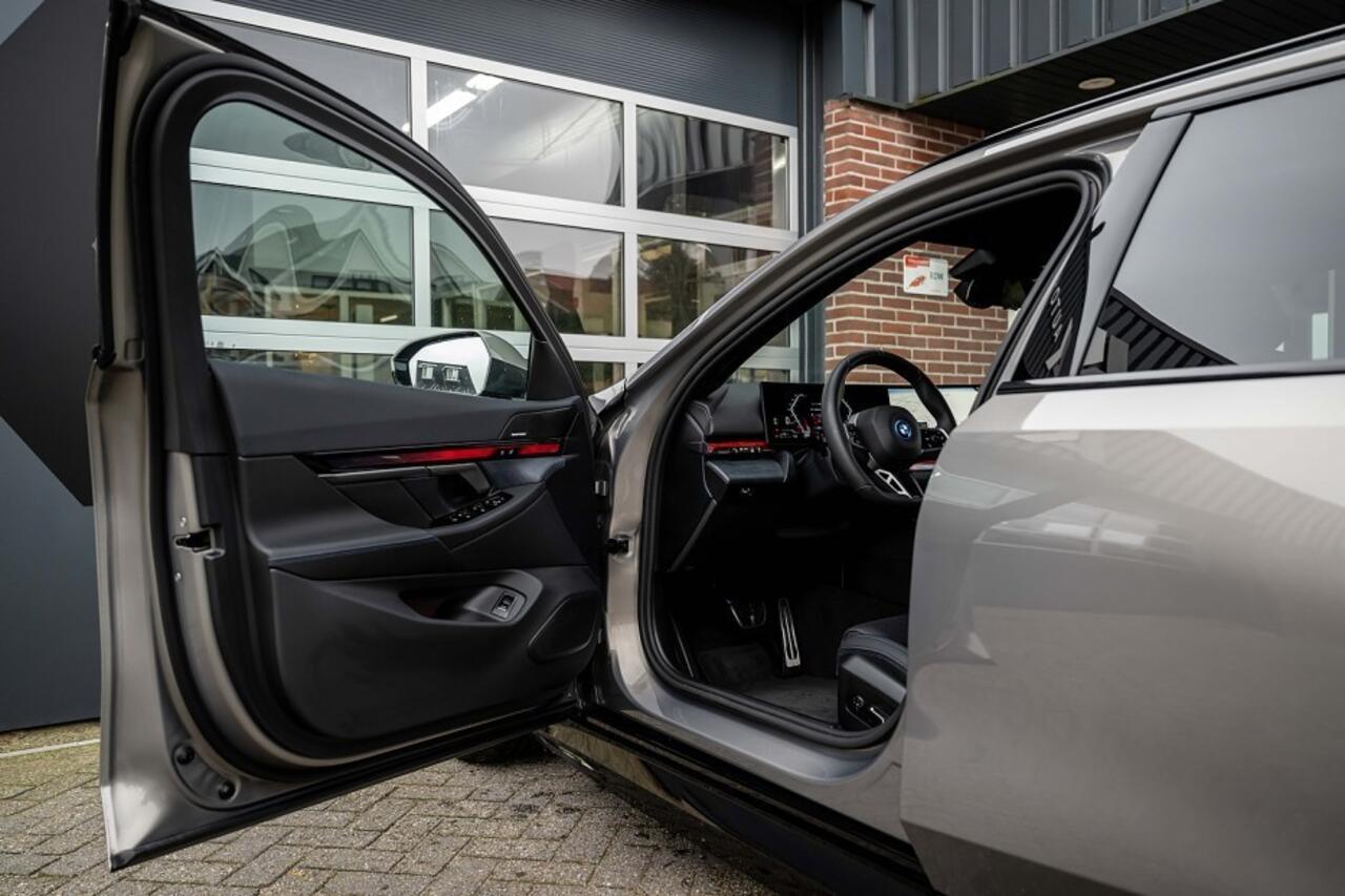 BMW 5-SERIE 530 xDrive M Sport | Harman/Kardon | Trekhaak | Camera | ACC | Leder | 19 Inch |