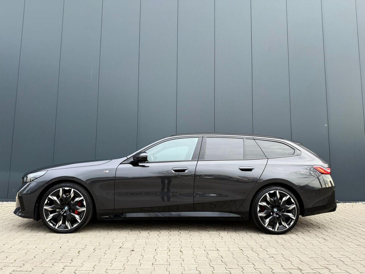 BMW 5-SERIE Touring 520i Pano / B&W / tr.hk / 21 inch / HUD