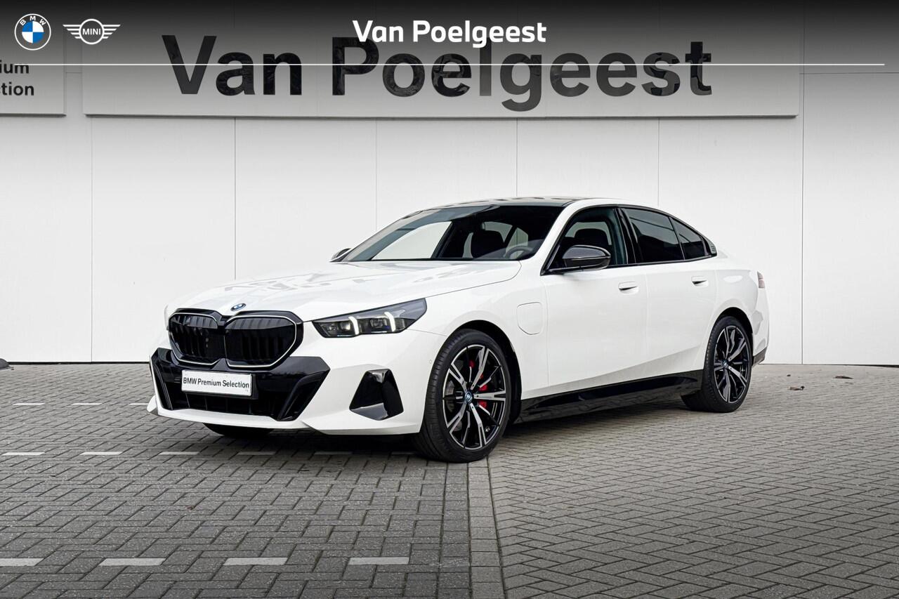 BMW 5-SERIE Sedan 550e xDrive | M Sport | Driving Assistant Professional | stuur verwarmd