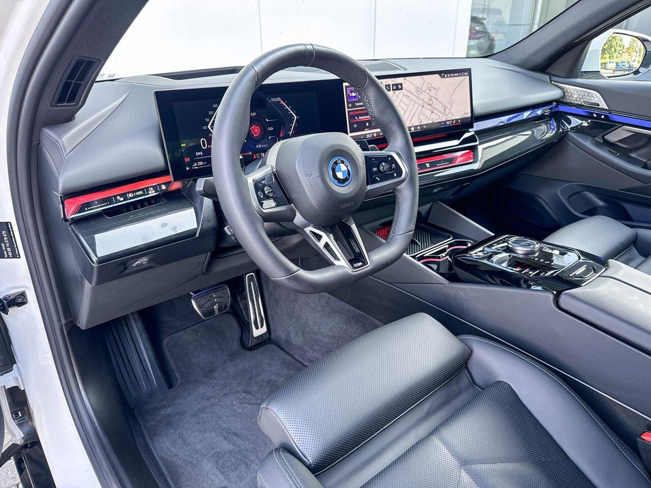 BMW 5-SERIE Sedan 550e xDrive | M Sport | Driving Assistant Professional | stuur verwarmd