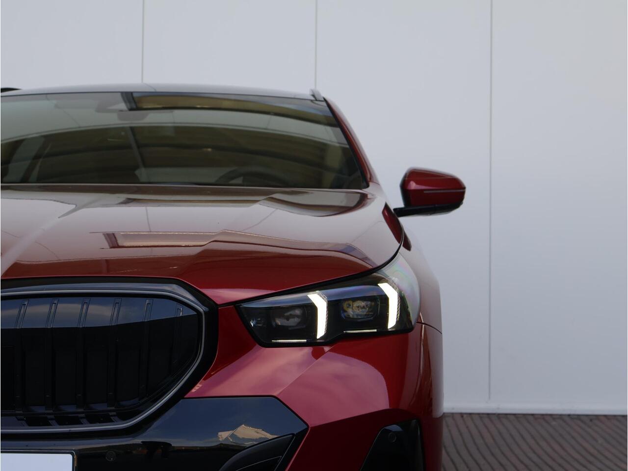 BMW 5-SERIE Touring 530e M Sportpakket Pro/ Stuurwiel verwarmd/ Comfort Access/ Elektrische Trekhaak/ panoramadak/ Stoelventilatie voorstellen/ Bowers & Wilkins / Ekris Selection