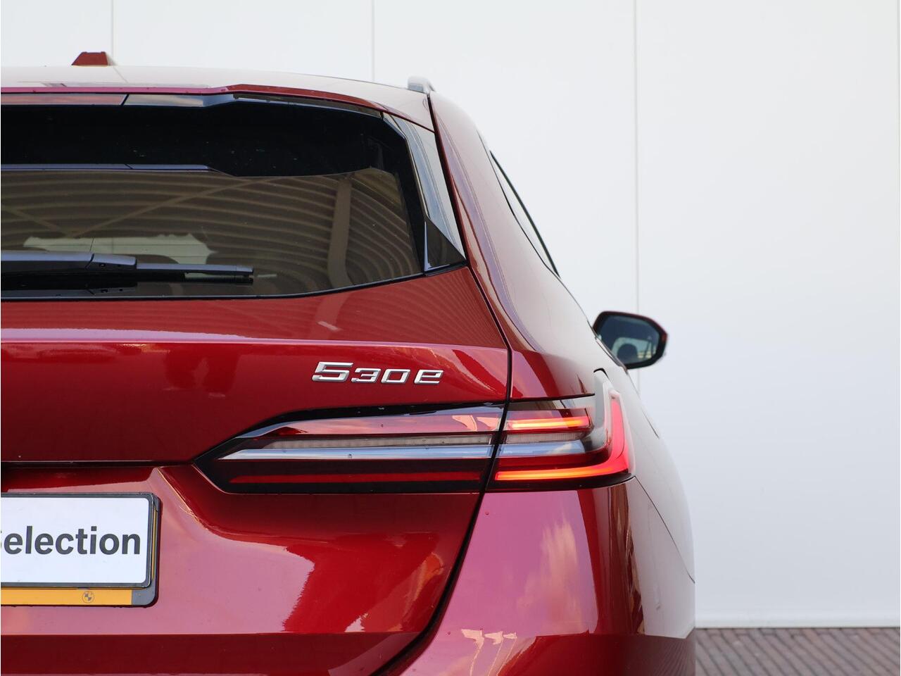 BMW 5-SERIE Touring 530e M Sportpakket Pro/ Stuurwiel verwarmd/ Comfort Access/ Elektrische Trekhaak/ panoramadak/ Stoelventilatie voorstellen/ Bowers & Wilkins / Ekris Selection