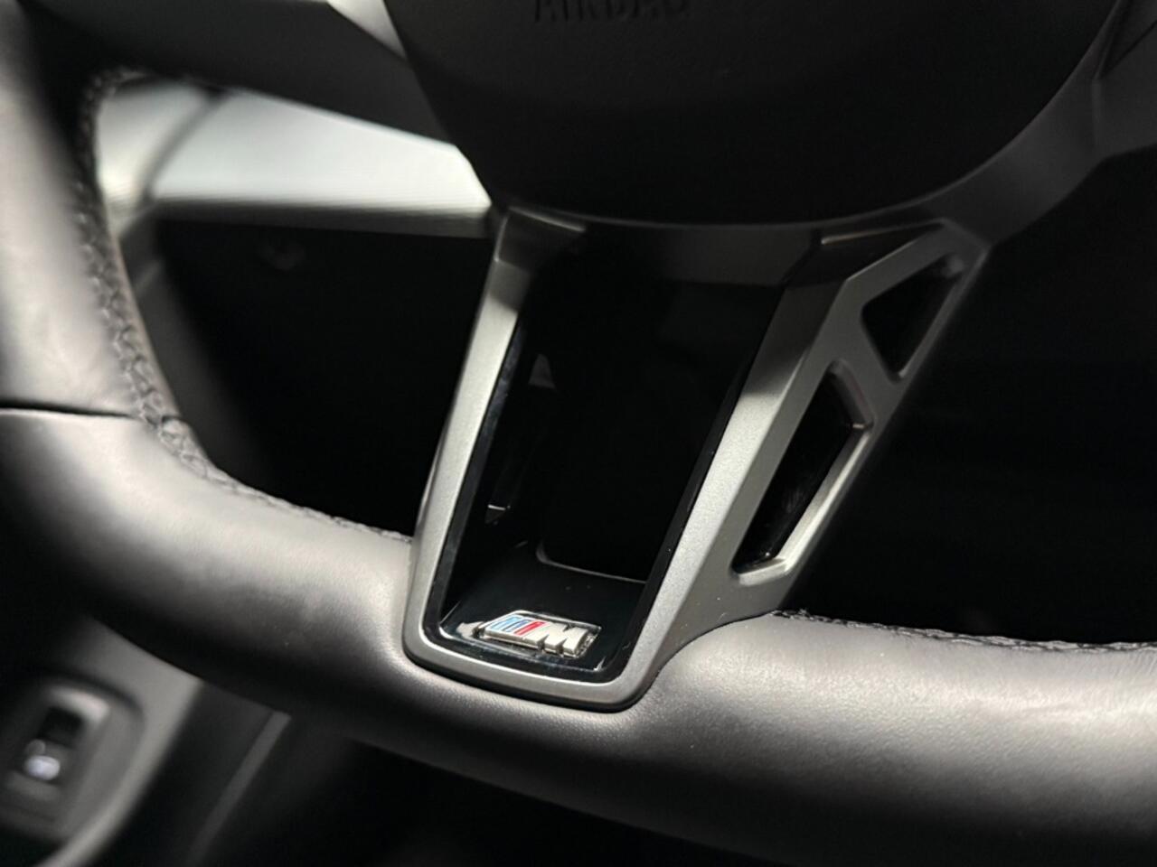 BMW 5-SERIE 530e x-Drive M-Sport Pro-20 inch trekhaak panorama head-up key-less