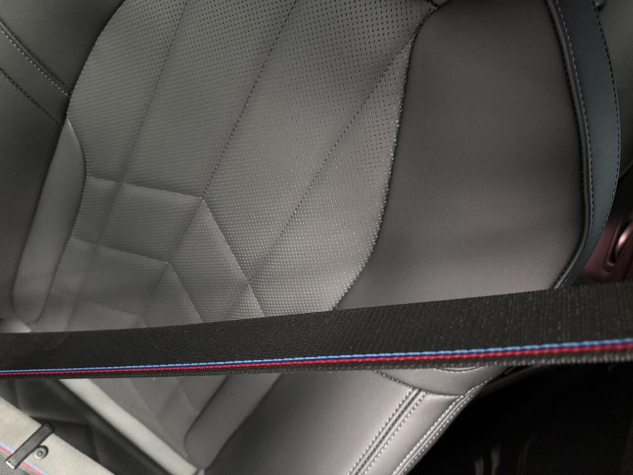 BMW 5-SERIE 530e x-Drive M-Sport Pro-20 inch trekhaak panorama head-up key-less