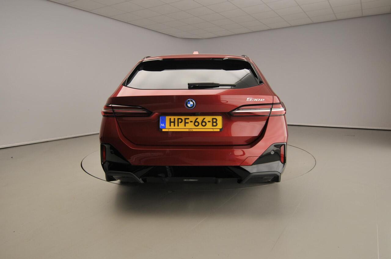 BMW 5-SERIE Touring 530e M-Sportpakket | LED | Navigatie | Trekhaak | Schuifdak | Active cruise | DAB | Harman-kardon sound | Alu 19 inch