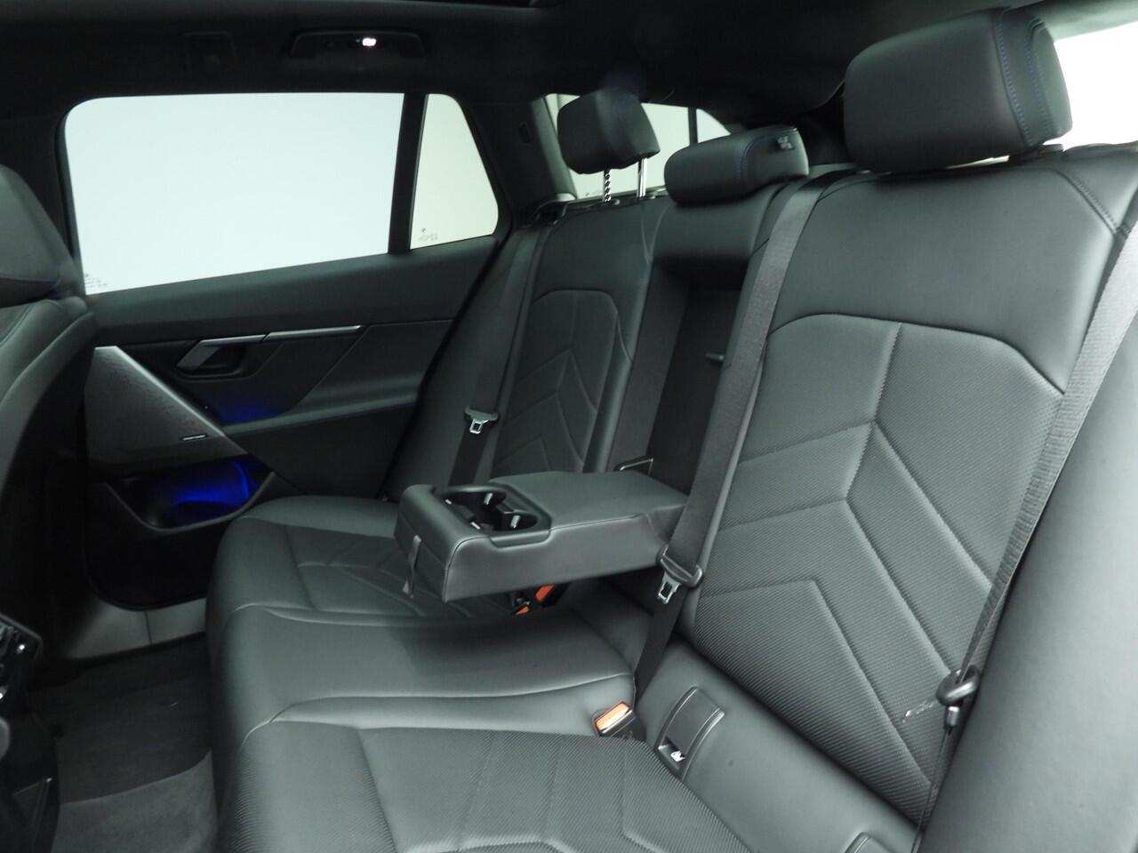 BMW 5-SERIE Touring 530e M-Sportpakket | LED | Navigatie | Trekhaak | Schuifdak | Active cruise | DAB | Harman-kardon sound | Alu 19 inch