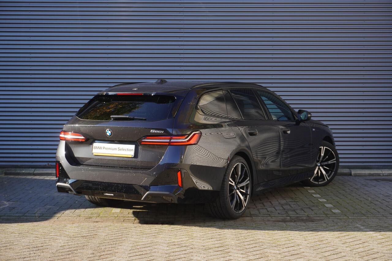 BMW 5-SERIE Touring 520i M Sportpakket | 20 inch LM M Sterspaak | Driving Assistant Plus | Harman-Kardon sound system | Parking Assistant