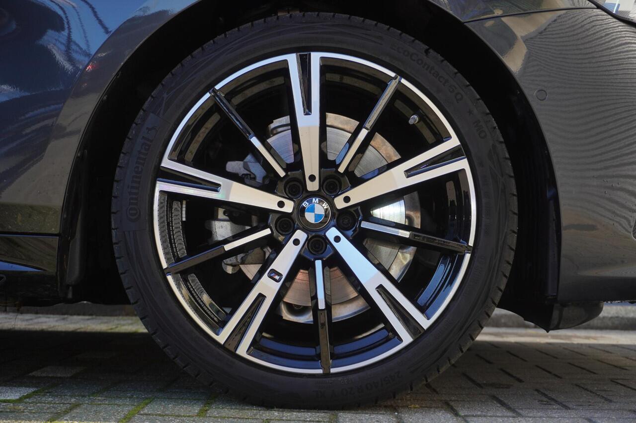 BMW 5-SERIE Touring 520i M Sportpakket | 20 inch LM M Sterspaak | Driving Assistant Plus | Harman-Kardon sound system | Parking Assistant