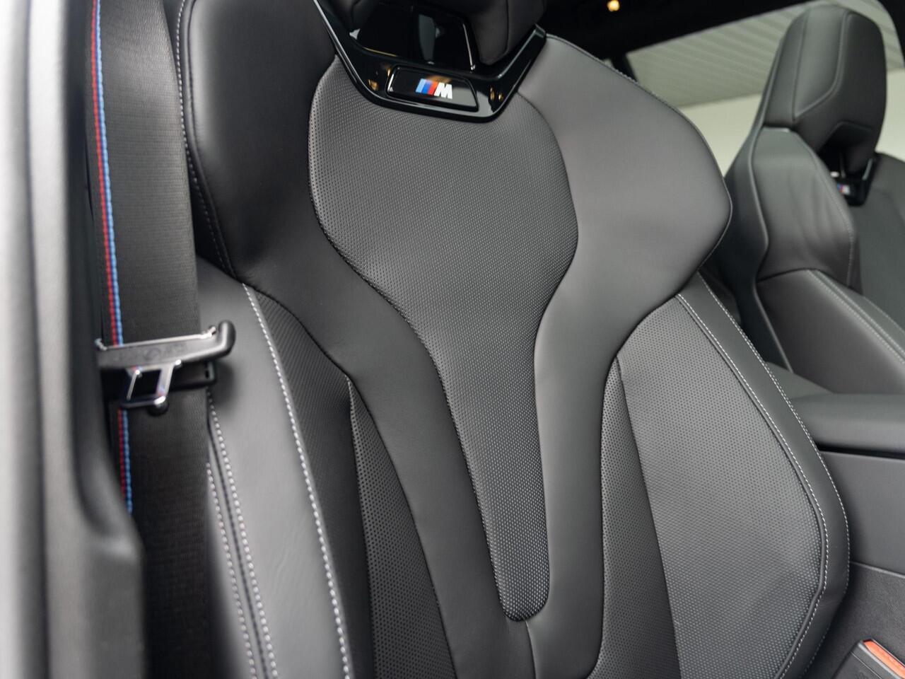 BMW 5-SERIE Touring 530e | M Sportpakket Pro | Innovation Pack | Bowers & Wilkins | Verwarmd Stuurwiel | Comfort Access | Stoelventilatie | Panoramadak | Trekhaak | Ekris Selection