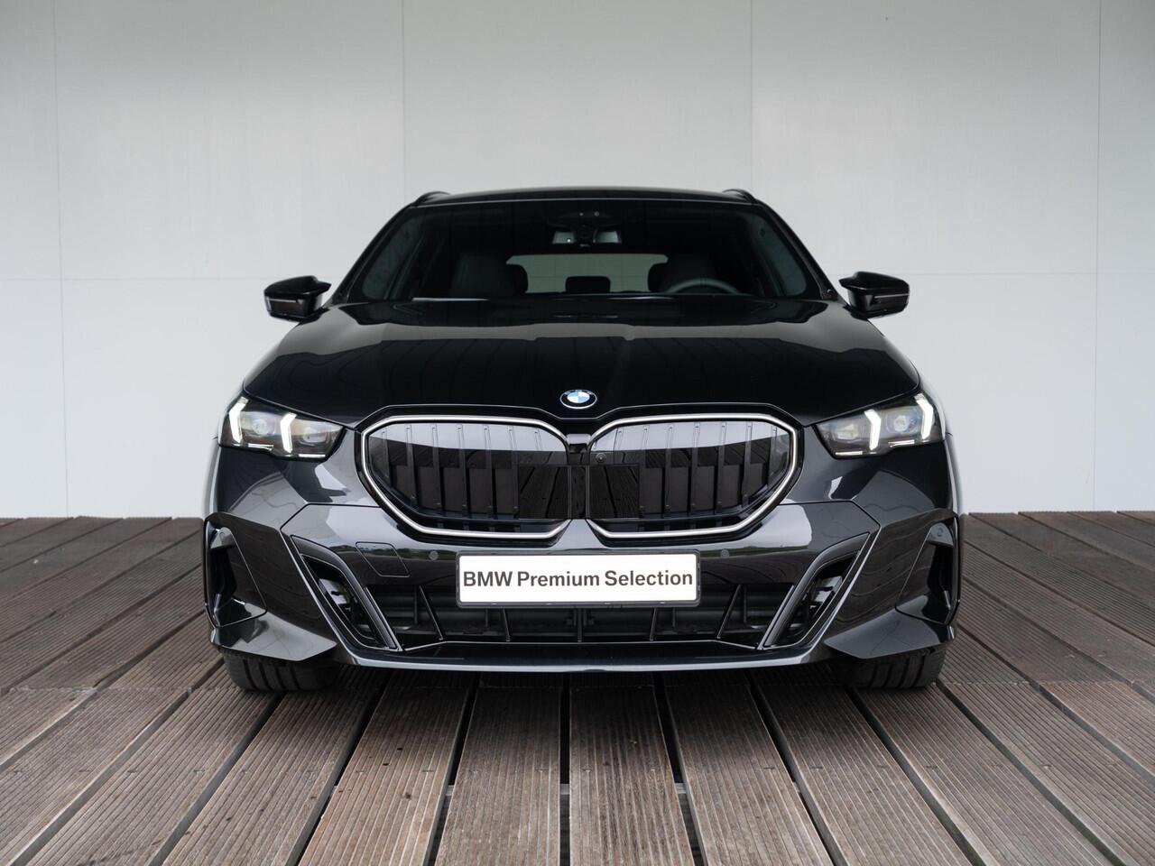 BMW 5-SERIE Touring 530e | M Sportpakket Pro | Innovation Pack | Bowers & Wilkins | Verwarmd Stuurwiel | Comfort Access | Stoelventilatie | Panoramadak | Trekhaak | Ekris Selection