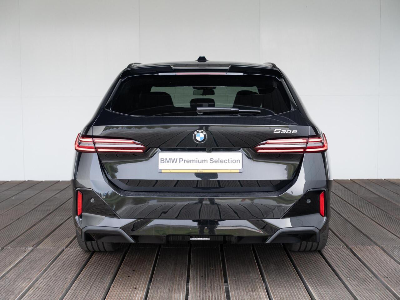 BMW 5-SERIE Touring 530e | M Sportpakket Pro | Innovation Pack | Bowers & Wilkins | Verwarmd Stuurwiel | Comfort Access | Stoelventilatie | Panoramadak | Trekhaak | Ekris Selection